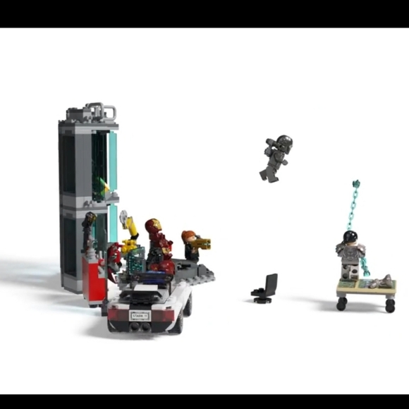 : Lego 76216 Iron Man Armory 496 Pieces Set The Infinity Saga w/ 8 Mini figures - Picture 9 of 11